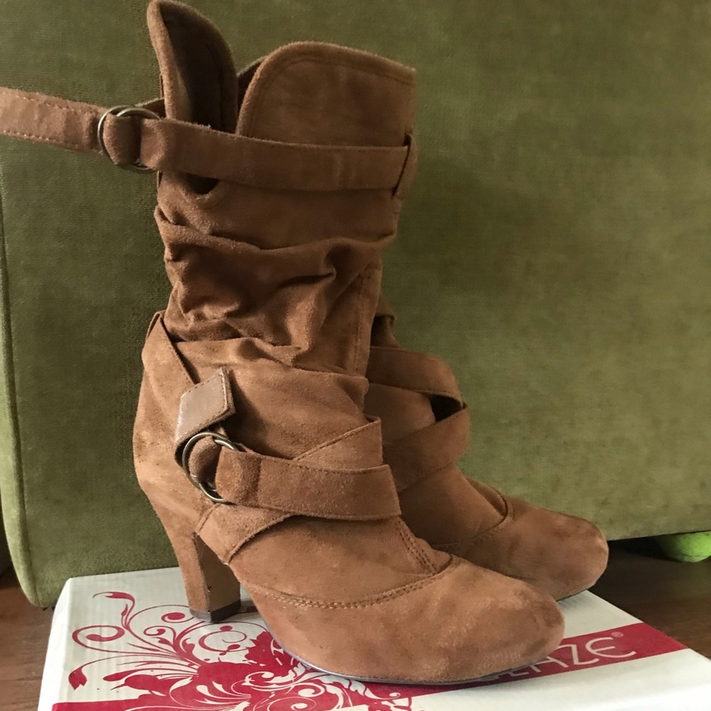 Camel boots